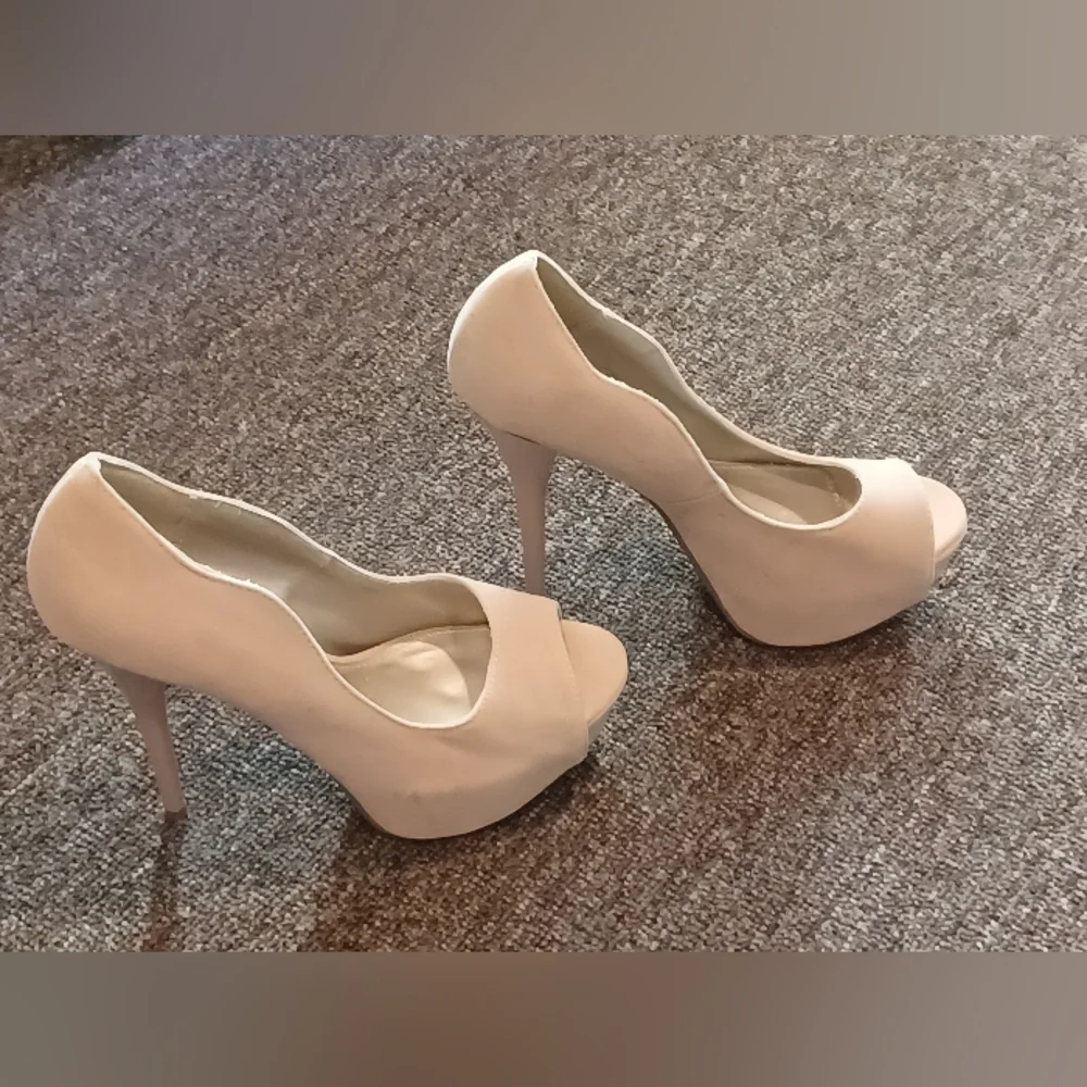 Shoes - Picture 2 of 3
